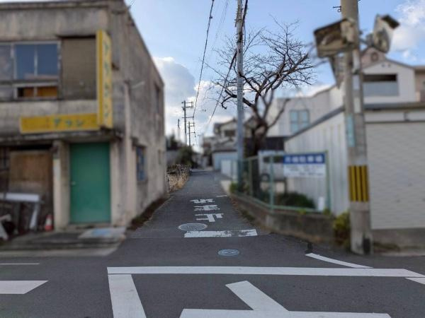 和歌山市松ケ丘1丁目　土地の前面道路含む現地写真