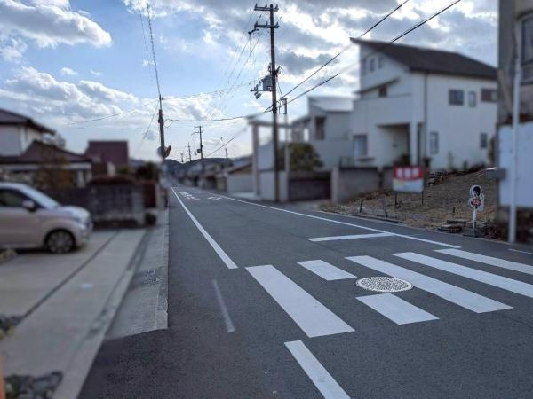 和歌山市松ケ丘1丁目　土地の前面道路含む現地写真