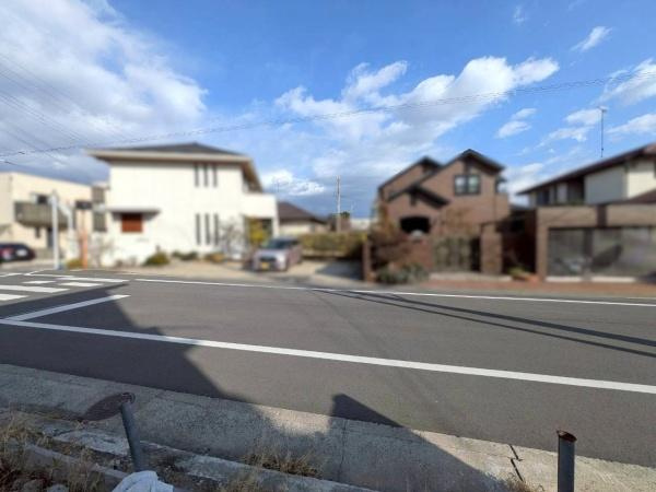 和歌山市松ケ丘1丁目　土地の前面道路含む現地写真