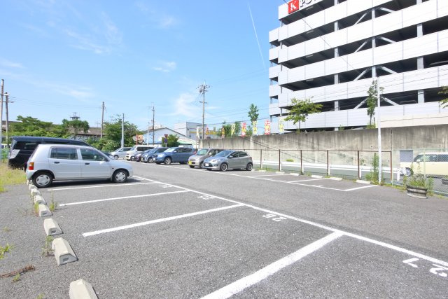 池の下駐車場の外観