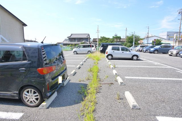 池の下駐車場の外観