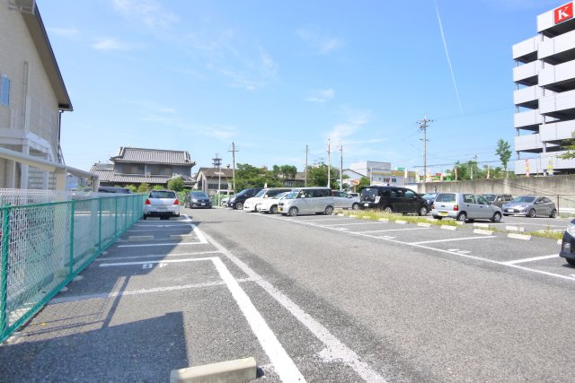 池の下駐車場の外観