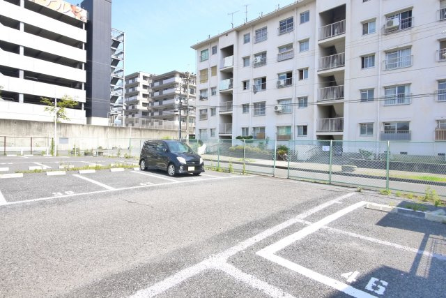 池の下駐車場の外観