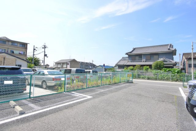 池の下駐車場の外観