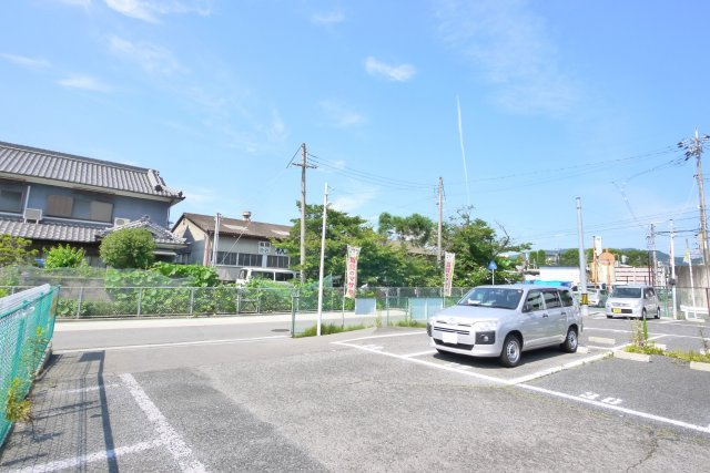 池の下駐車場の外観