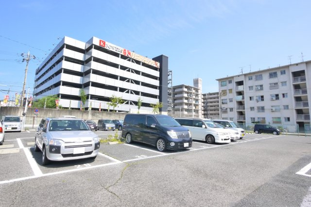 池の下駐車場の外観