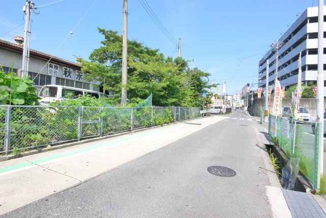 池の下駐車場の外観