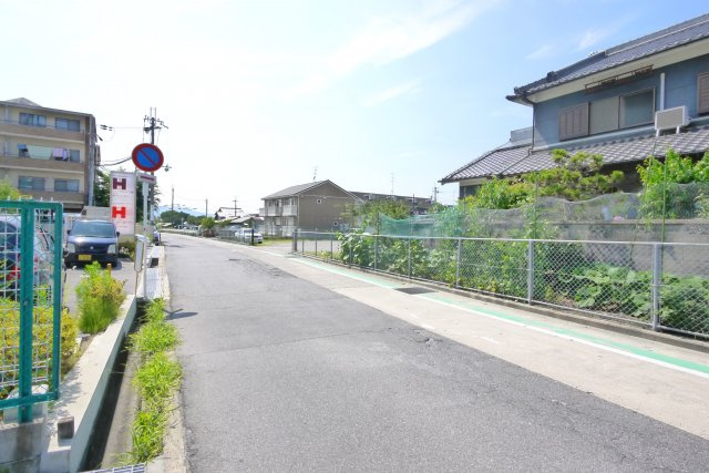 池の下駐車場の外観