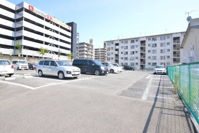 池の下駐車場の外観