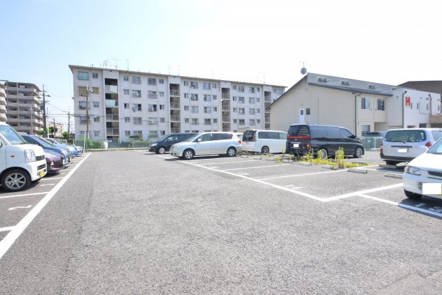 池の下駐車場の外観