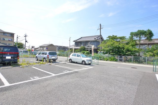 池の下駐車場の外観