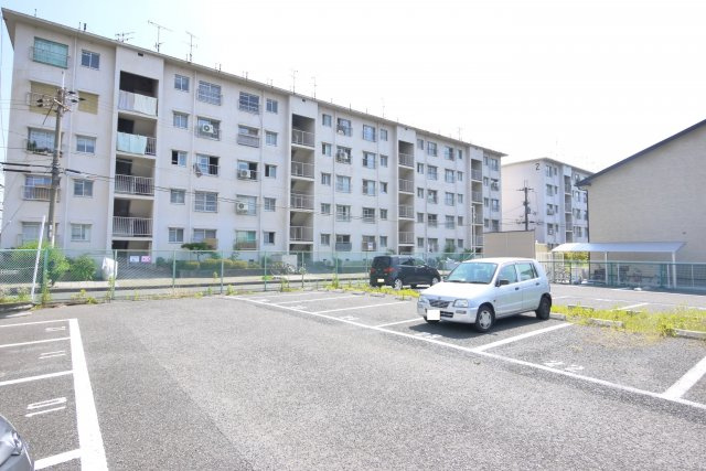 池の下駐車場の外観