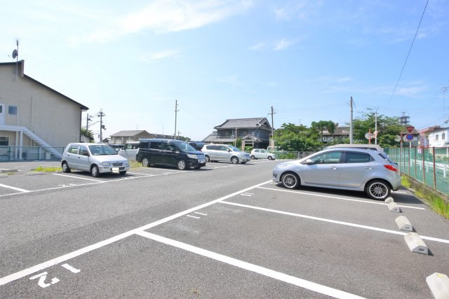 池の下駐車場の外観
