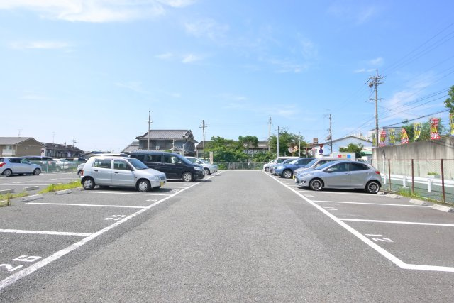 池の下駐車場の外観