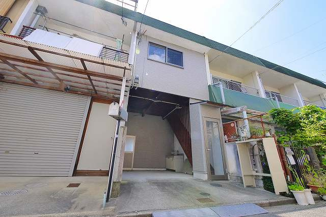 南肘塚町テラスハウスの外観