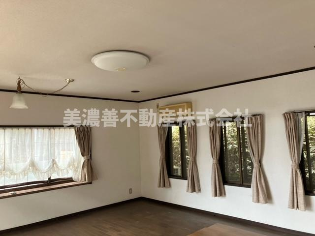 ６１２９６　岐阜市粟野中古戸建ての洋室