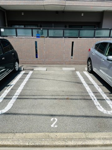 仲介手数料０円！！オンディーヌ花の木の駐車場