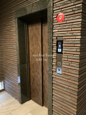 【その他共用部分】 | M：COURT新町 | エレベーターにはモニターが付いています♪