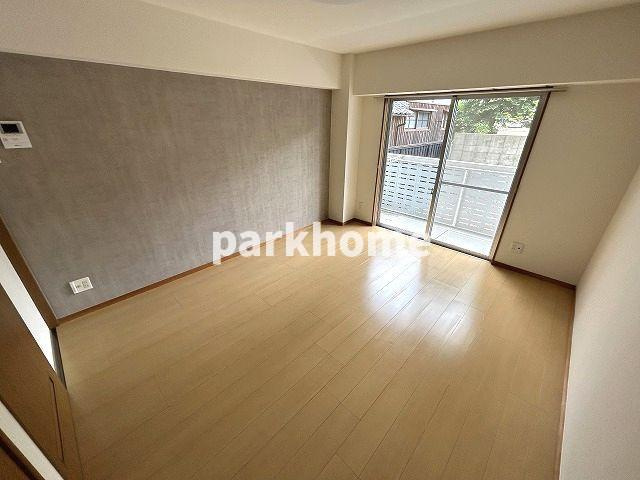 メゾン・ブルームの洋室|落ち着いた色調の洋室です