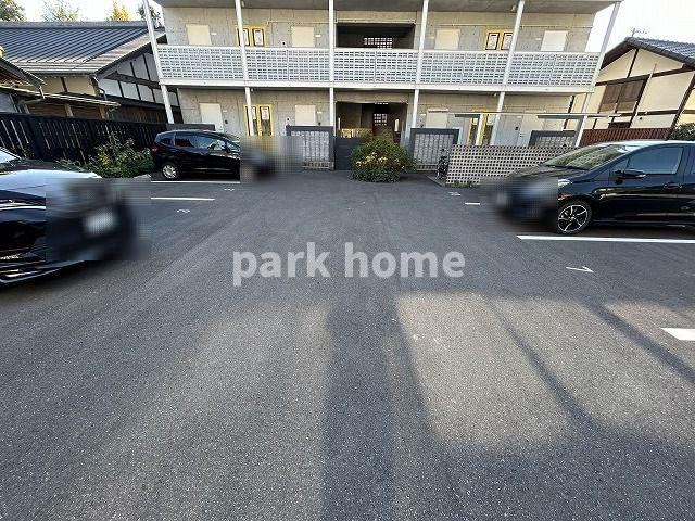 メゾン・ブルームの駐車場|駐車スペースもあります