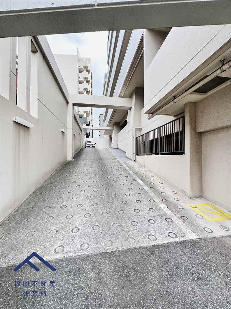 ロワール春日原エルイデアの駐車場