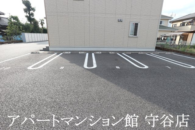 エクセルハイムヤマセイの駐車場