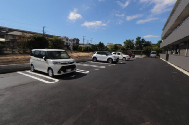 ヴェルドミール伍番館の駐車場
