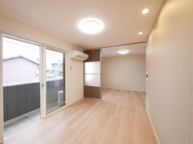 ルーエ（大安寺）の居間・リビング|ゆったりとした居間です