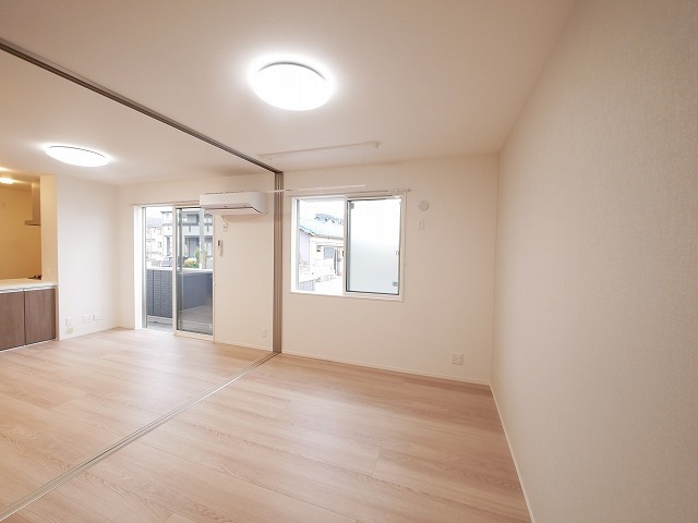 ルーエ（大安寺）の洋室|きれいな洋室です