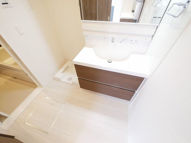 ルーエ（大安寺）の洗面所|脱衣スペースもあります