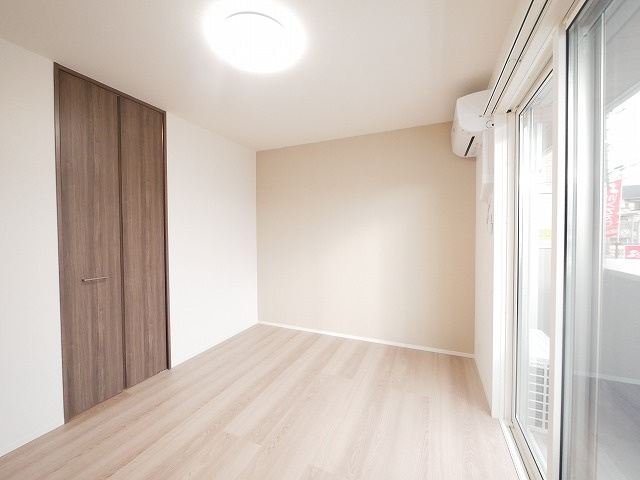 ルーエ（大安寺）の洋室|広々とした洋室です