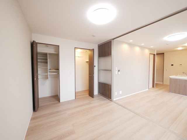 ルーエ（大安寺）の寝室|落ち着いた色調の洋室です