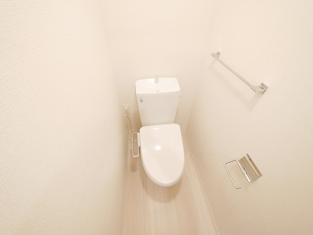 ルーエ（大安寺）のトイレ|ゆったりとした空間のトイレです