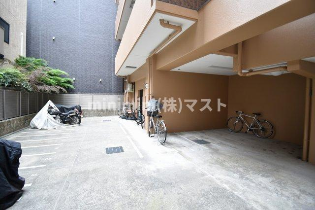 ライジングコート梅田サンライズの駐車場
