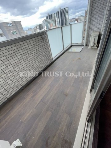 プレジオ天神橋Ⅱのバルコニー|外からの目が気にならないバルコニーで洗濯物が干せます