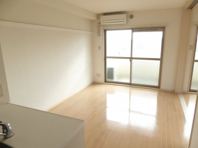 ロイヤルステージ21の居間・リビング