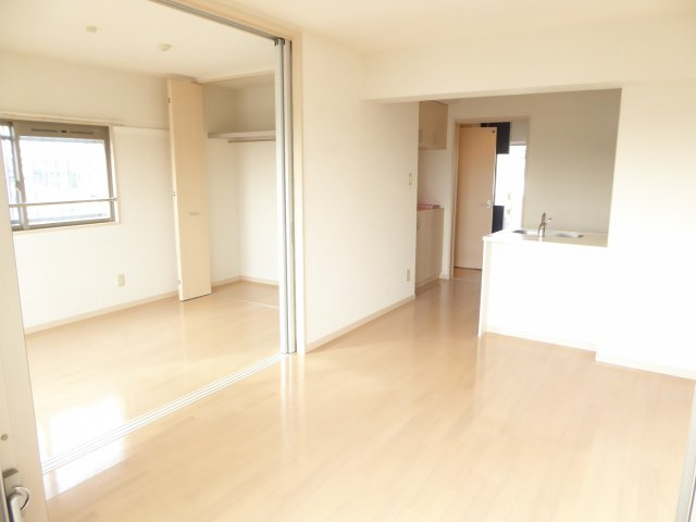 ロイヤルステージ21の洋室