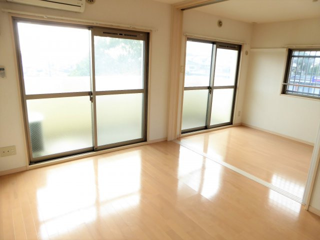 ロイヤルステージ21の居間・リビング