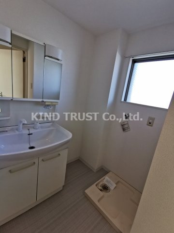 ARROW FIELDS 壱番館の洗面所|スペースが確保できる洗面所です