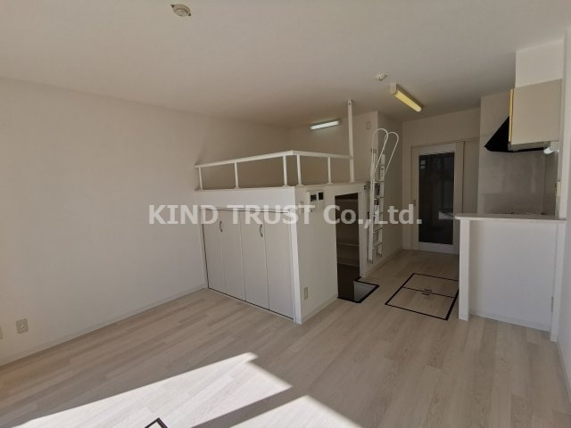 ARROW FIELDS 壱番館の内装|明るい室内です