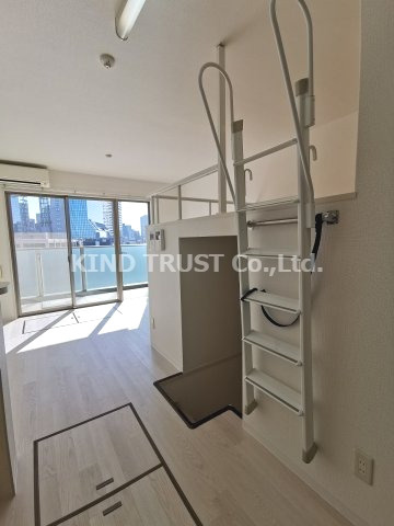 ARROW FIELDS 壱番館の内装|明るい室内です