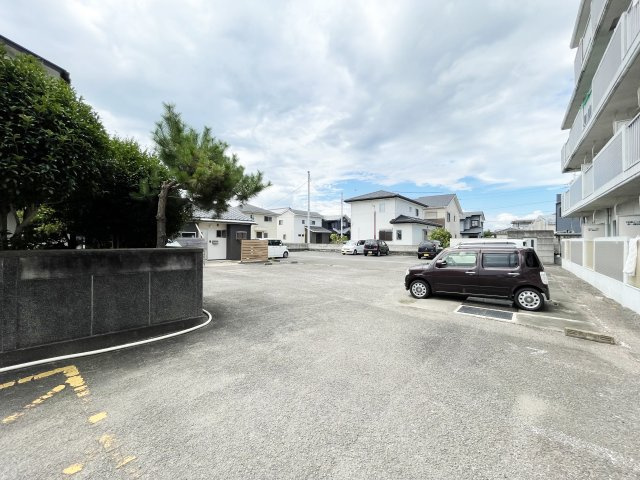 ラフィーネⅠの駐車場