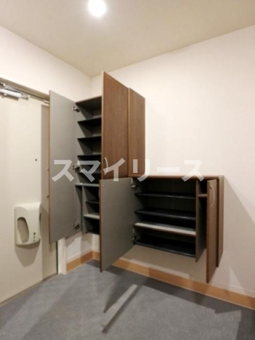 BLESS　HOUSE柏西町D棟の玄関