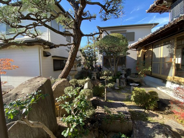 三条町貸家のバルコニー