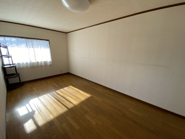 三条町貸家の居間・リビング