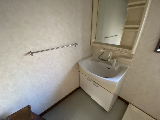 三条町貸家の洗面所