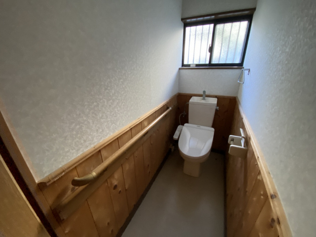 三条町貸家のトイレ