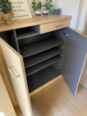 グランドールYAMATO【キャッシュバック】の玄関|明るい玄関です