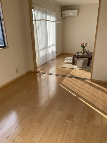 グランドールYAMATO【キャッシュバック】の居間・リビング|ゆったり過ごせる居間です