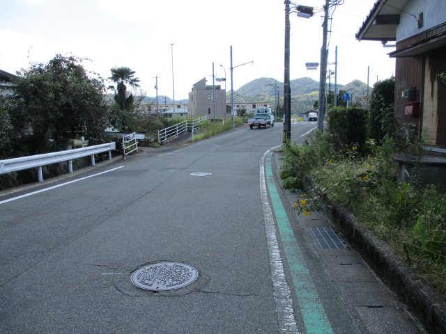 江良2丁目　中古住宅の前面道路含む現地写真